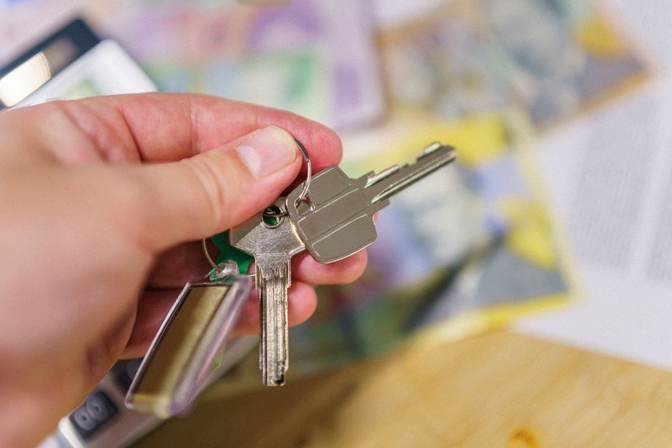 Документи на житло для реєстрації Власник та орендар готують документи на реєстрація місця проживання київ